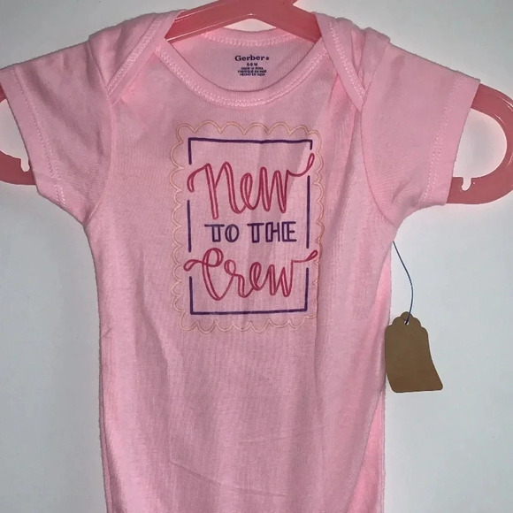 Gerber Other - Gerber 6-9 month onsie like new